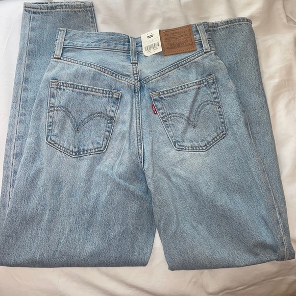 NWT LEVI Jeans - High Rise Loose Taper, light wash - Picture 3 of 6